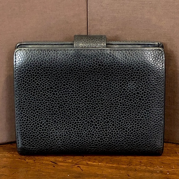 CHANEL Caviar Skin CC Logo Black Bifold Kiss Lock Wallet 3-1/2”x4-1/2” Authentic - Picture 3 of 17
